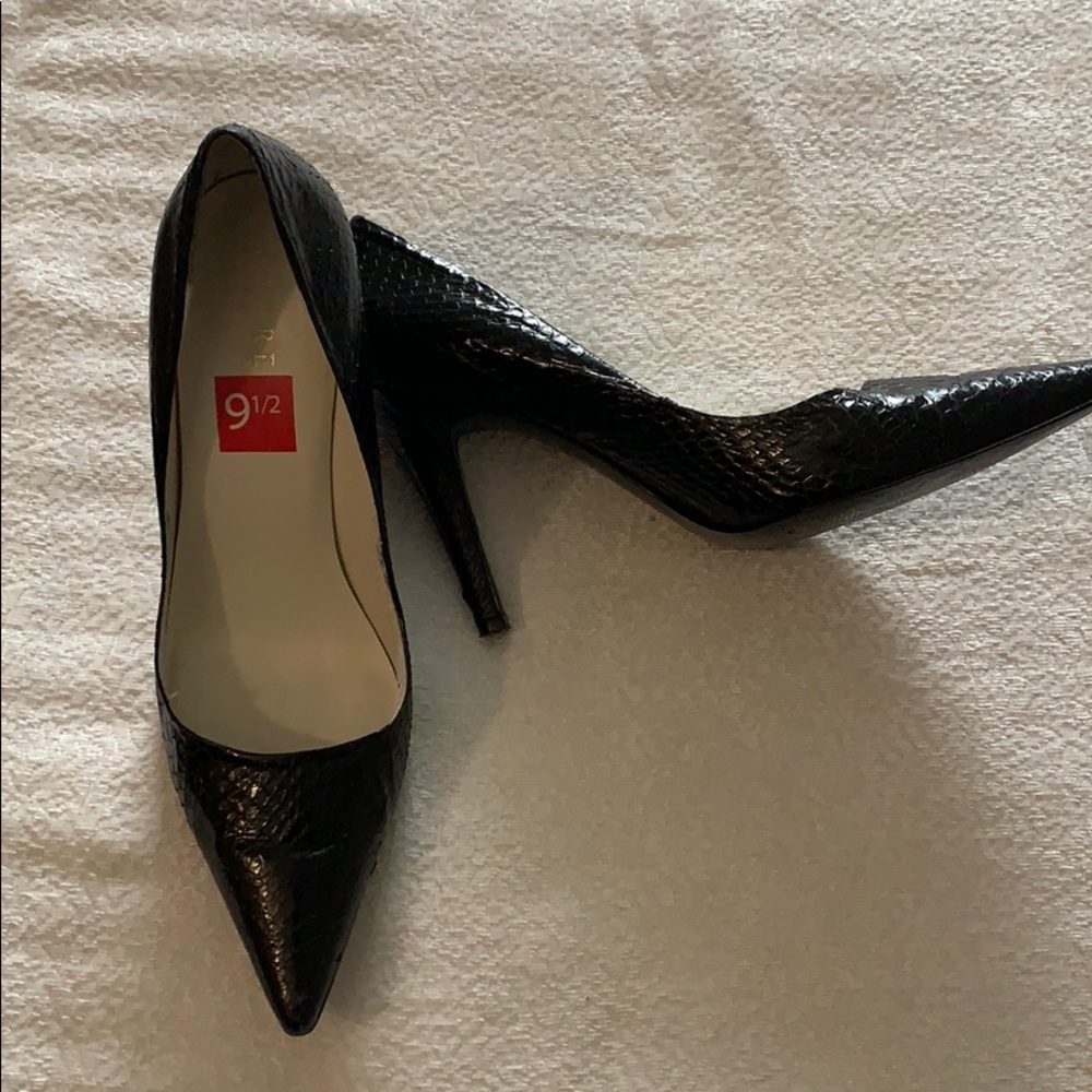 Snakeskin leather pointy toe pumps